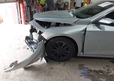 2018 Chevrolet Malibu Lt z USA, uszkodzony, nr VIN 1G1ZD5ST0JF243556